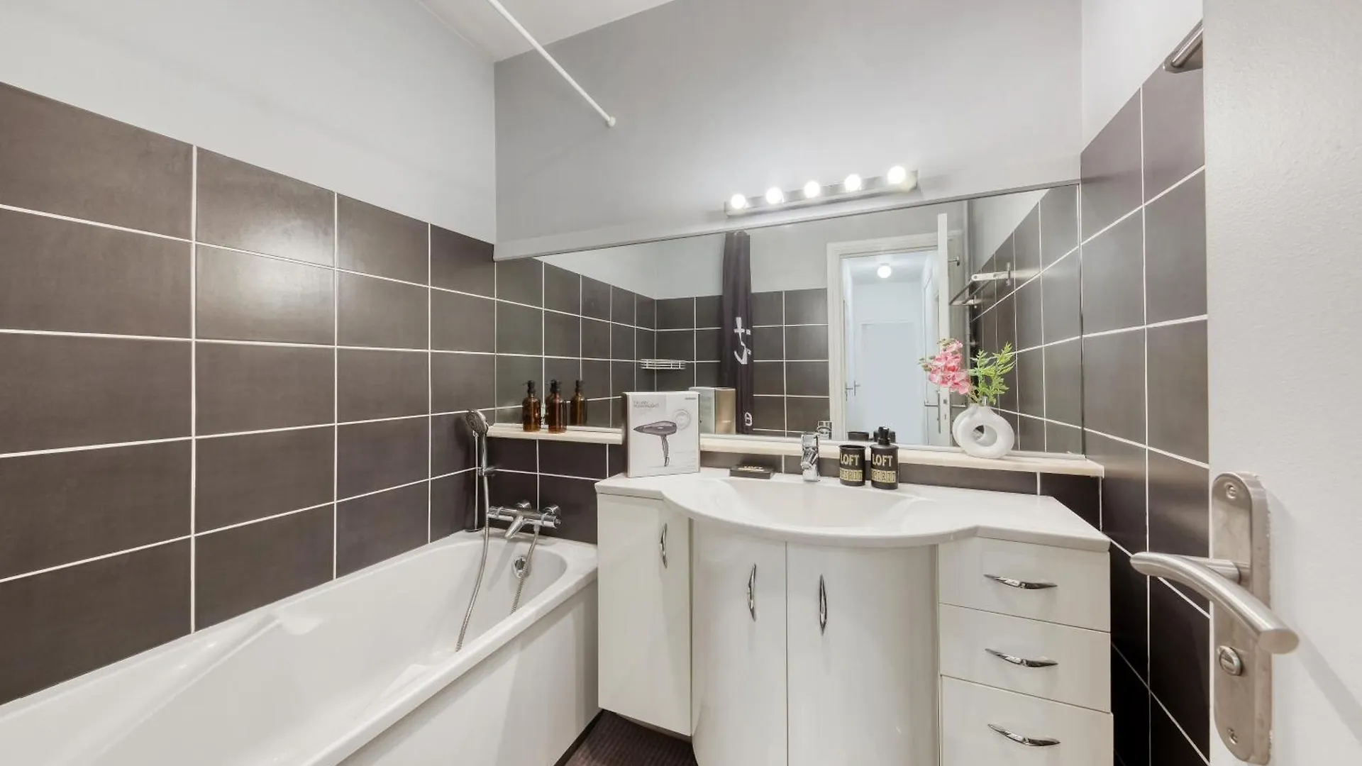 Apartment Disponible - 5Mn Paris - Gare A Pied - Jardin Terrasse - 6 Pers - Centre Ville - Proche Tous Commerces Et Transports - Wifi Maisons-Alfort