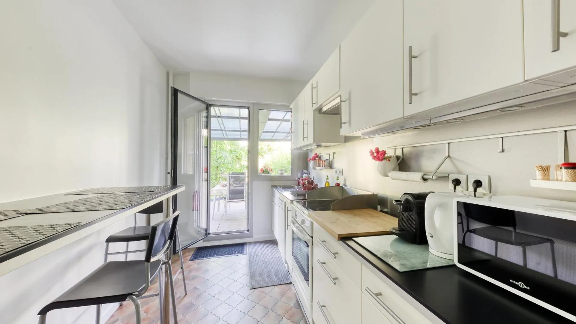 Disponible - 5Mn Paris - Gare A Pied - Jardin Terrasse - 6 Pers - Centre Ville - Proche Tous Commerces Et Transports - Wifi Maisons-Alfort 0*,  France