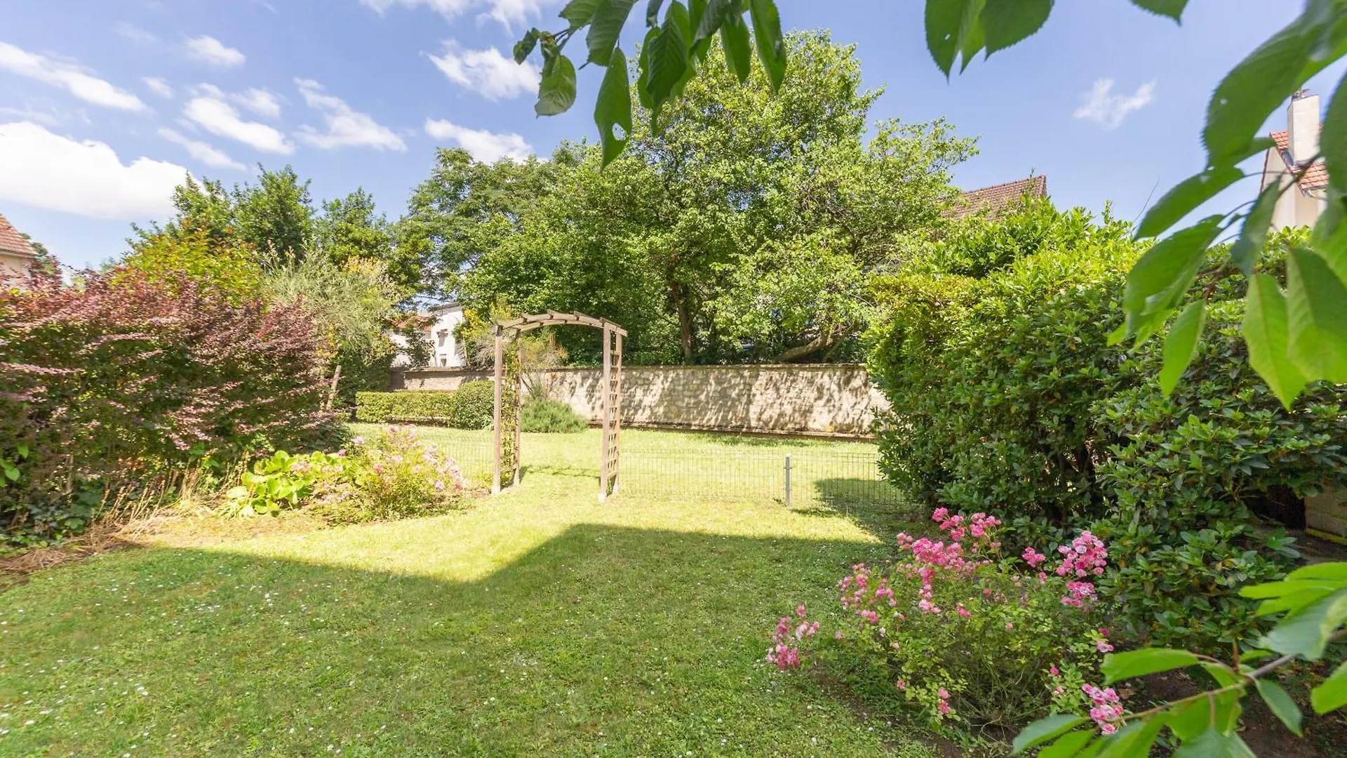 Disponible - 5Mn Paris - Gare A Pied - Jardin Terrasse - 6 Pers - Centre Ville - Proche Tous Commerces Et Transports - Wifi Maisons-Alfort France